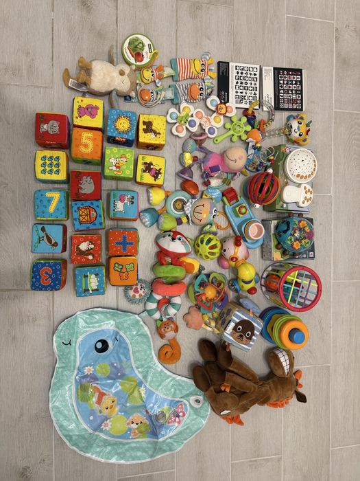 Лот ращвивающих  игрушек 0+