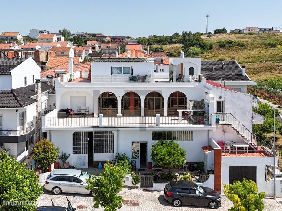 Incrível Moradia T7 com Vista 360º, Jardim Privado e Terraço, para ...