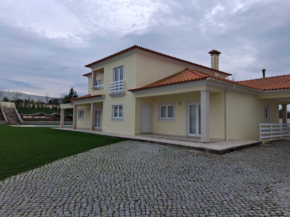 Moradia T4, em zona nobre e sossegada de Cantanhede