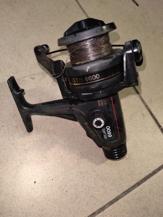 Material de pesca canas e carrinhos