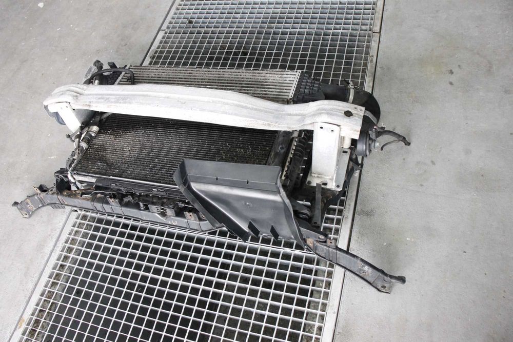 Maska zderzak przód błotnik pas wzmocnienie czołowe Audi A4 B8 srebrny