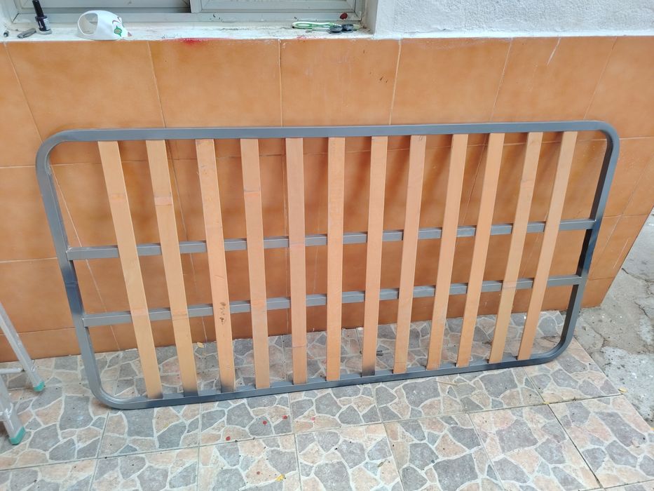 Estrado de cama de solteiro