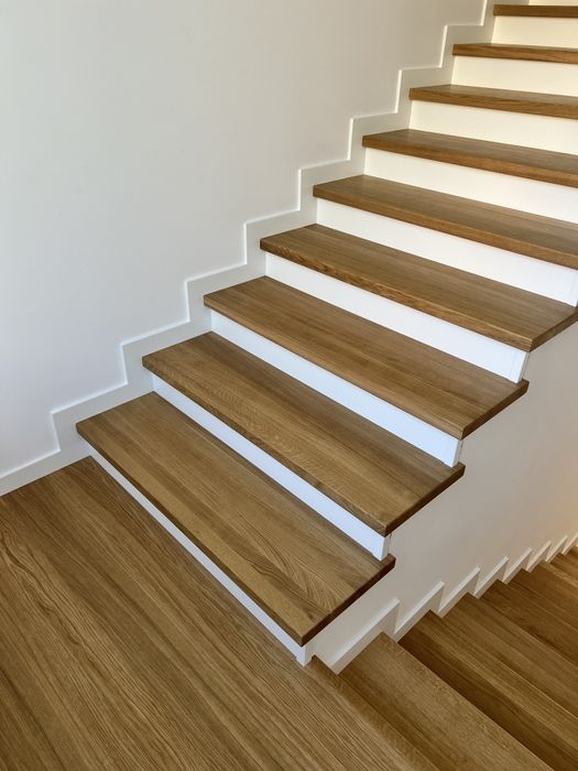 Schody drewniane balustrady