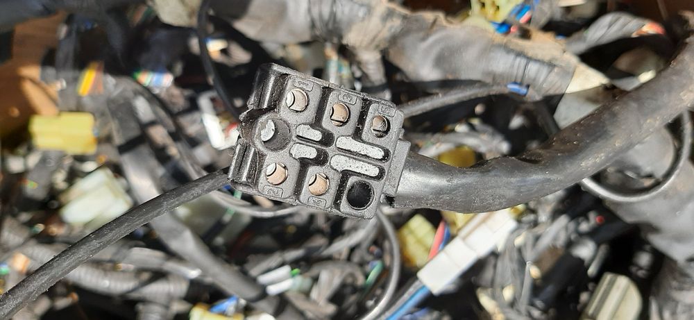 Varios cabos de Ssangyong Musso 2.9TD de 2000