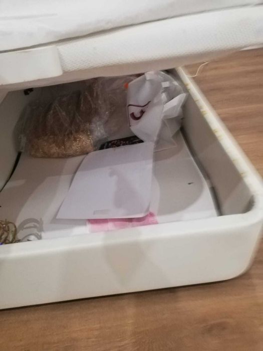 pack de  cama  em pele, individual com arrumação e colchão com capa  protetora