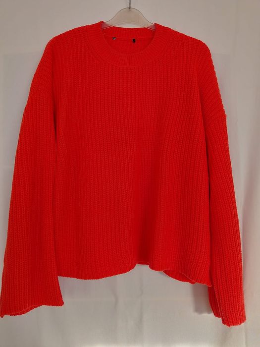 Sweter ,grubej prożkowanej dzianiny roz uniwersalny