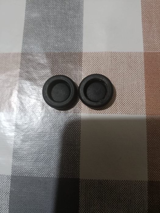 2 PS4 Controller Thumbstick Caps – Black and Blue64751908860545120