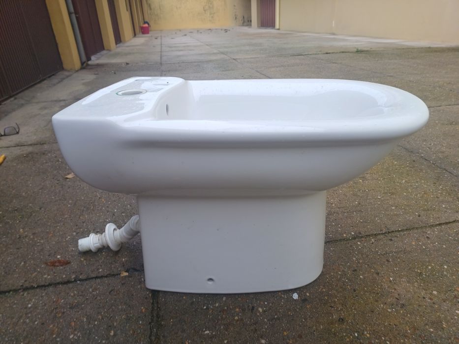 Vendo sanita e bidé completamente novo preço  imbatível