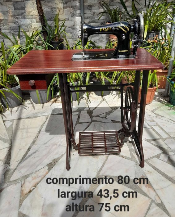 Máquina de Costura Antiga