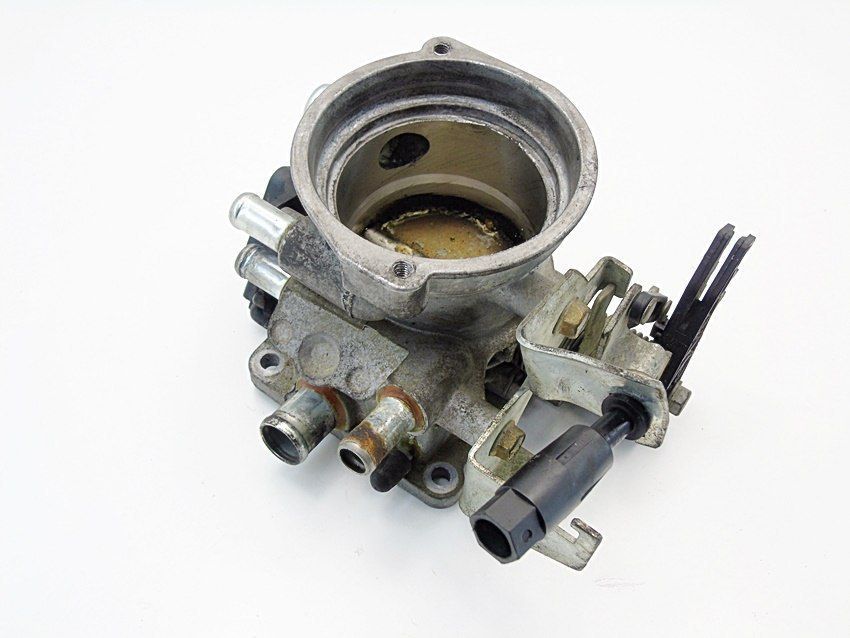 Przepustnica 2.0 16V Saab 9-3 900 Ii 9000 9166612