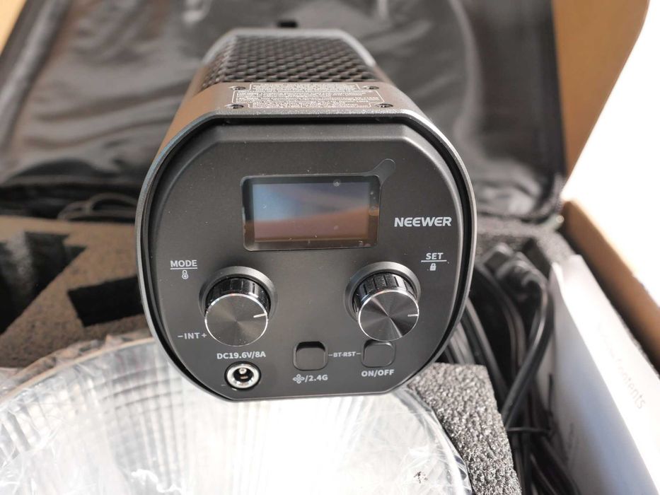 Професійне світло для фото світлодіодний моноблок Neewer MS150 130Вт