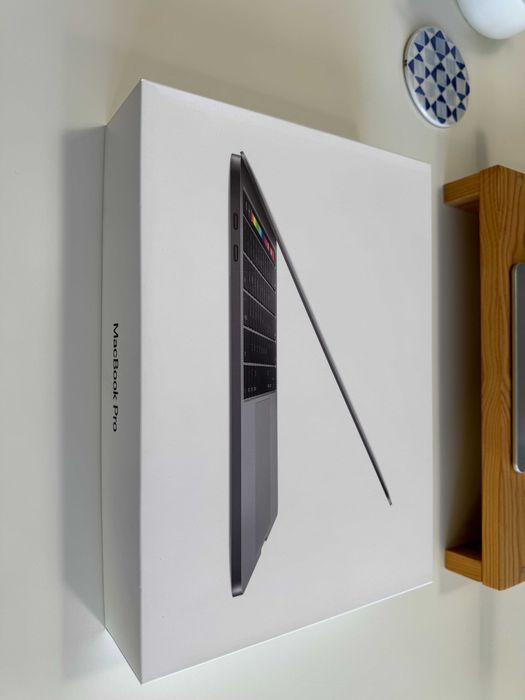 MacBook Pro 13” (2019) 2,4GHz i5 | 16GB RAM | 500GB