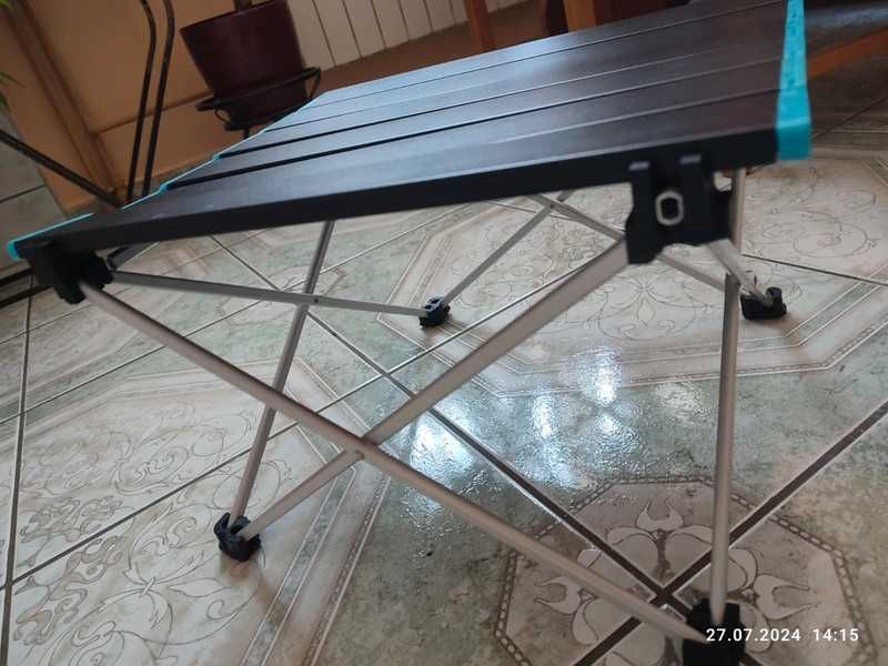 Nowy czarny składany stolik turystyczny