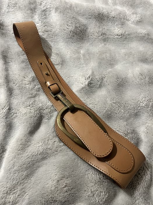 Pasek z meyalową klamrą