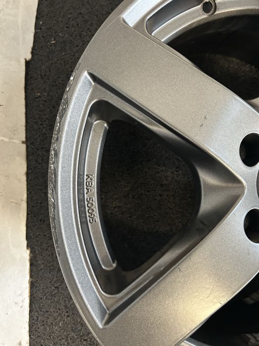 127 Felgi Aluminiowe AUDI R 16 5x112 otwór 66,6 Bardzo Ładne