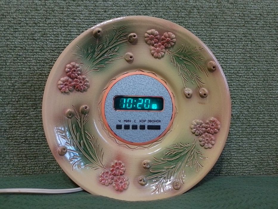 Сигнал-2 электронные проводные настенные часы