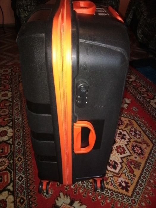 Чемодан  лёгкий  производство Турция