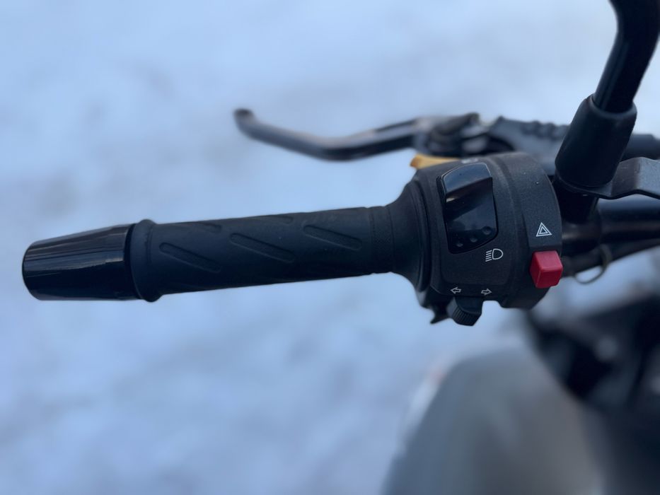 Японський мотоцикл Сузуки Suzuki GSR400 з Японіі