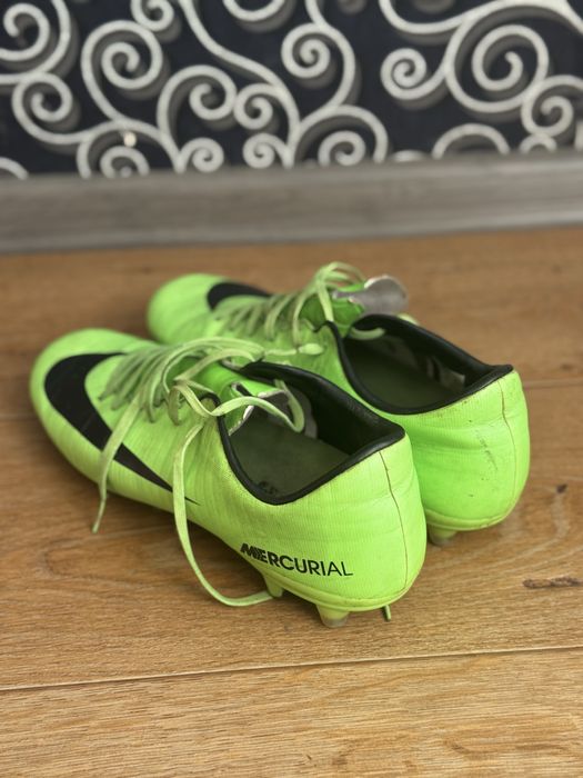 Бутси продаю не дорого стан нормальний відправлю накладеним платижем