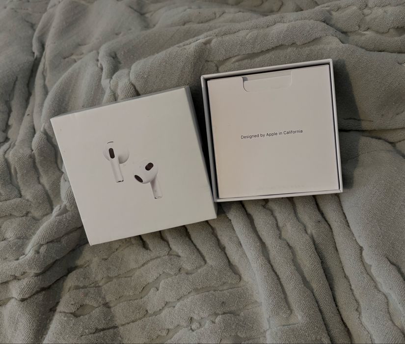 Airpods 3°geração originais e nunca utilizados. Só entrega em mão.