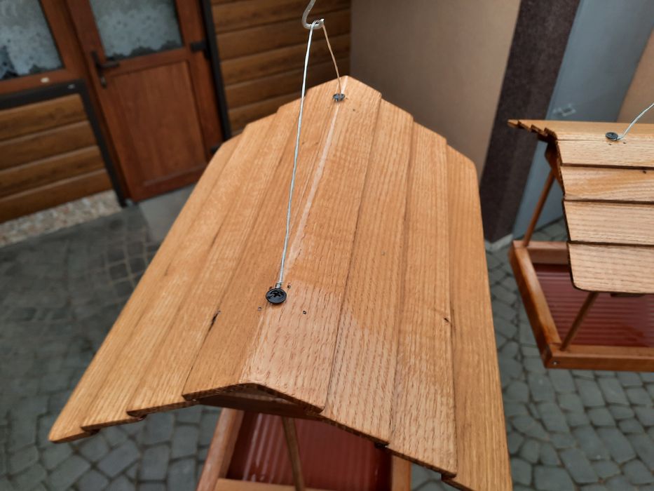 Годівниця для дрібних зимуючих птахів