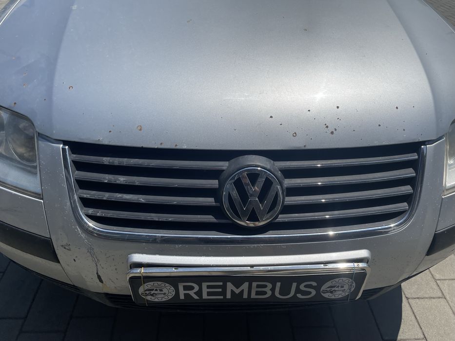 Решітка радіатора Volkswagen Passat B5+