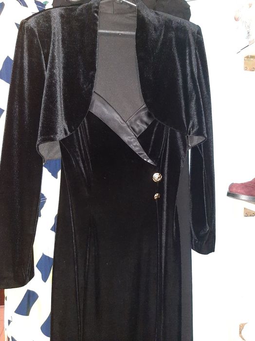 Продам вечернее платье. Качественный велюр.