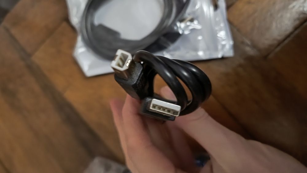 Кабелі: USB-A, кабелі живлення до дбж