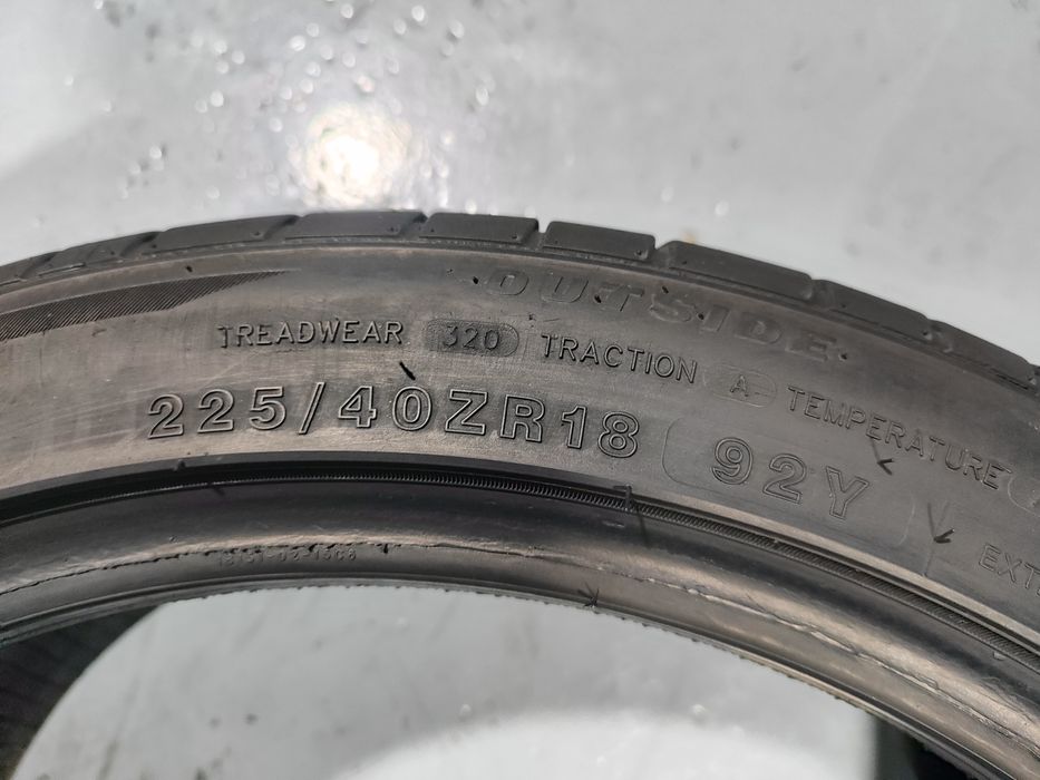 2 pneus semi novos 225-40R18 Imperial - Oferta dos portes