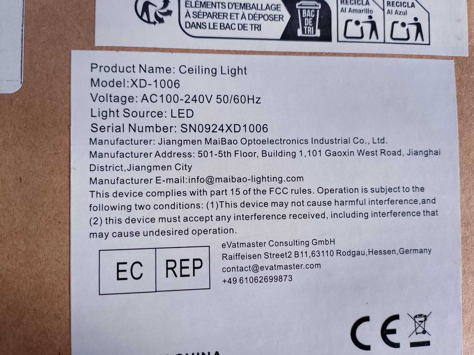 plafond LED quadrado de superfície.