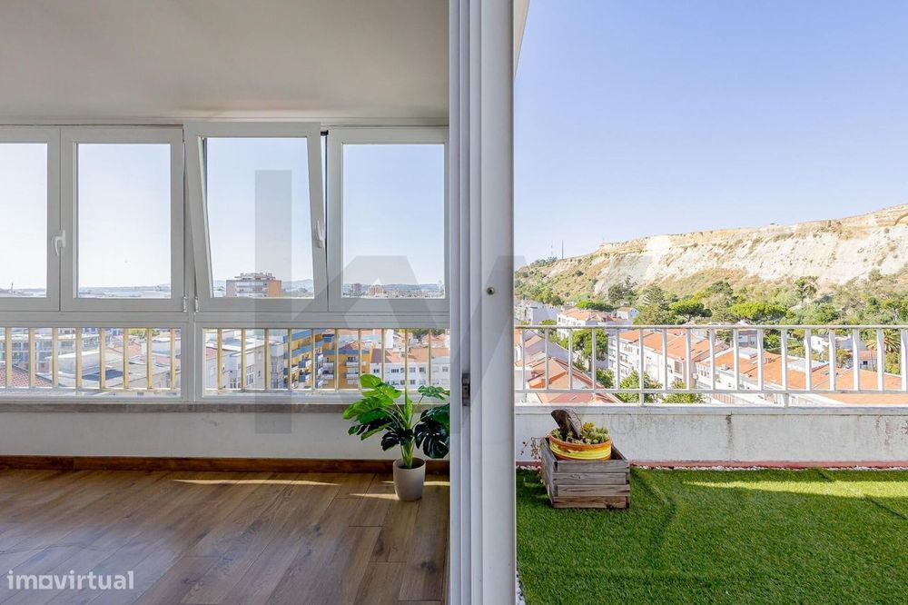 Apartamento T2 com Terraço e Vista Mar | Santo António da Caparica