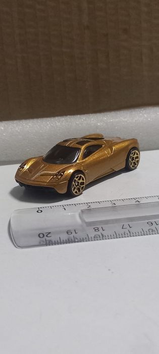 Pagani huayra hot wheels