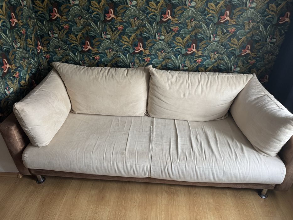 Bezowo-brązowa rozkladana sofa
