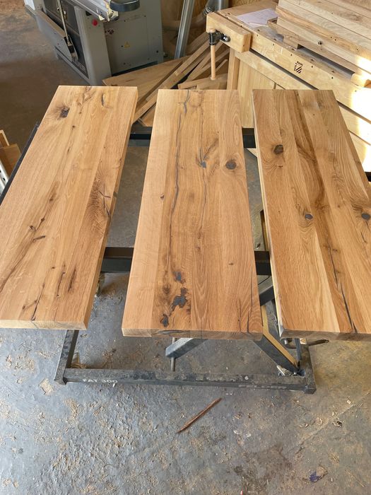 Schody drewniane dębowe lite zabiegowe, proste, podesty, parapety