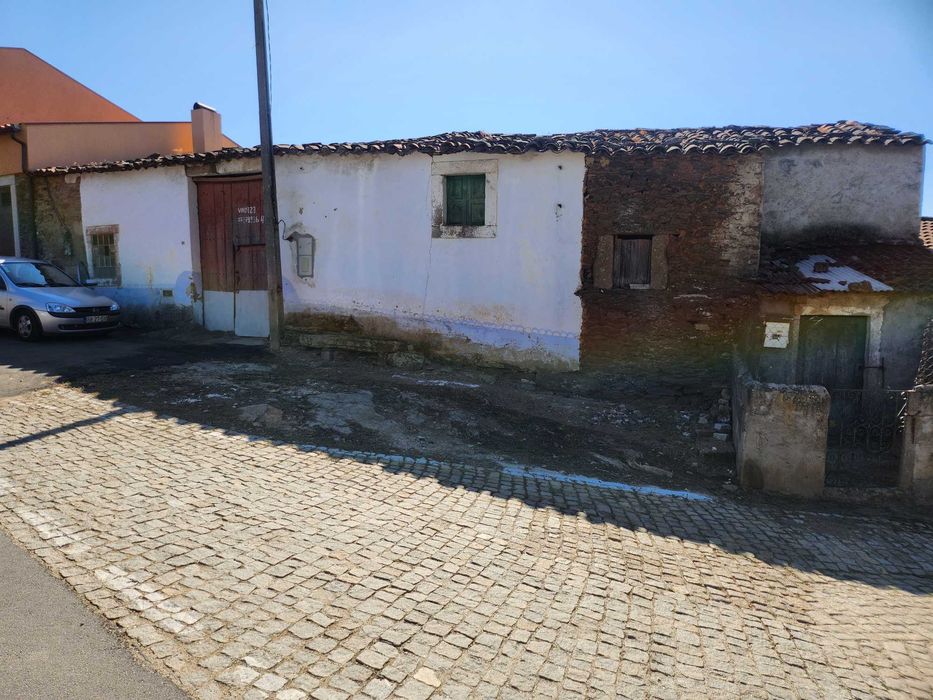Casa em Atenor- com 280m2  Sendim em Miranda do Douro