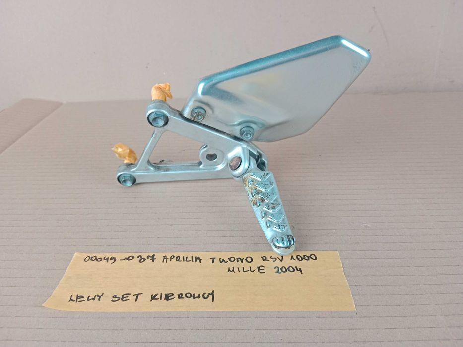 Aprilia Tuono RSV 1000 Mille Lewy Set Kierowcy Przód Podnóżek  02-05