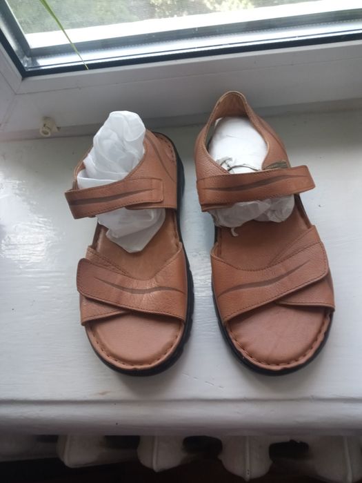 Сандалі коричневі