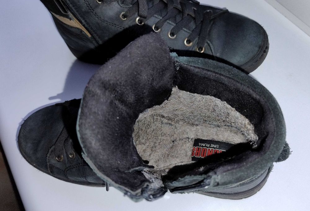 Продам шкіряні боти на хлопчика 38р.