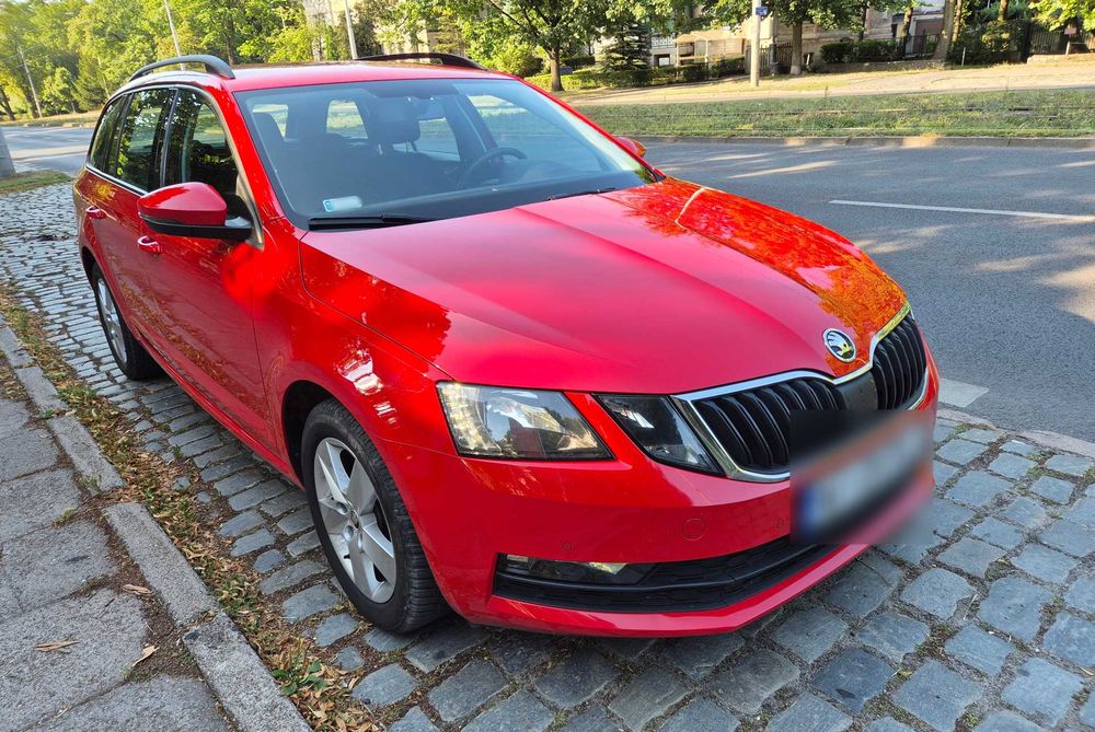 Wypożyczalnia aut Wynajem aut Skoda Octavia Kombi Automat