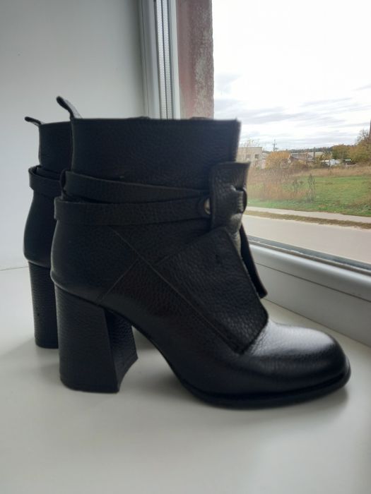 Кожаные полусапожки, ботинки на каблуке осень-весна 38р