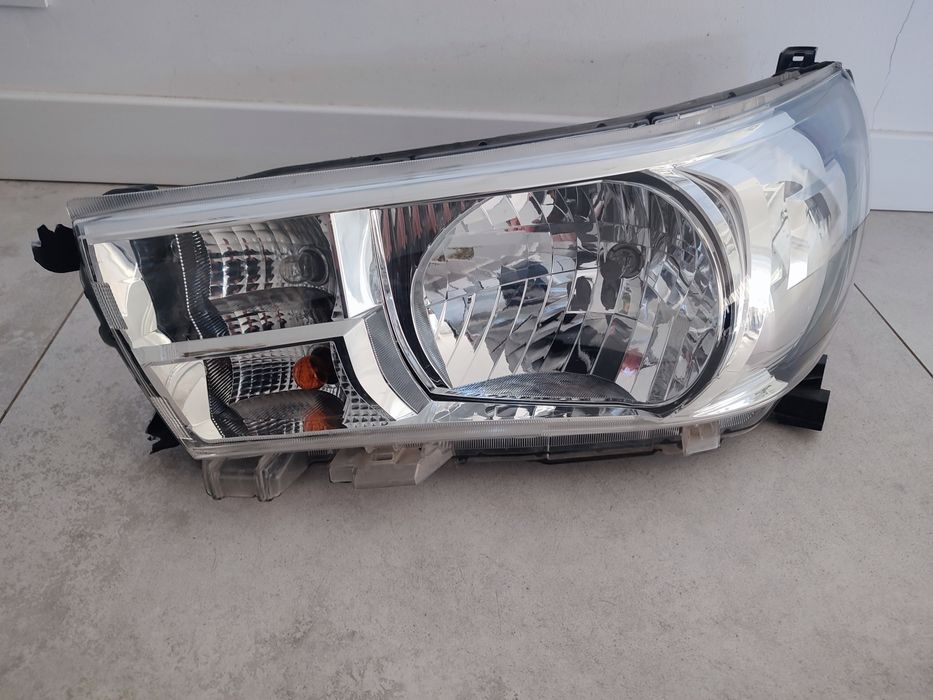 Lampa Reflektor Lewy Przód Toyota Hilux VIII 18r Oryginał