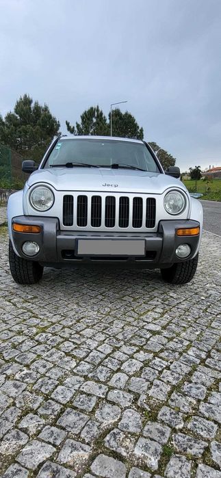 Jeep cherokee KJ Liberty 2500 crd 4x4