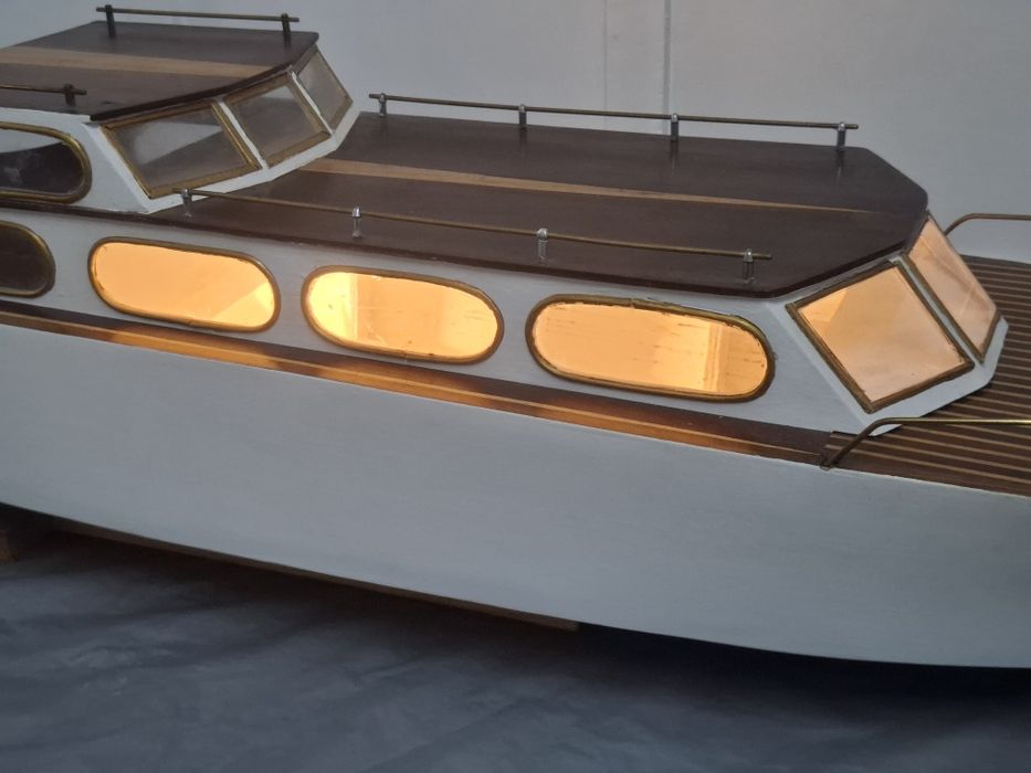 Barco de madeira.