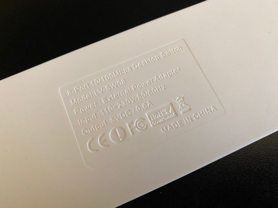 Nowy Switch 8 portowy 10/100Mbps