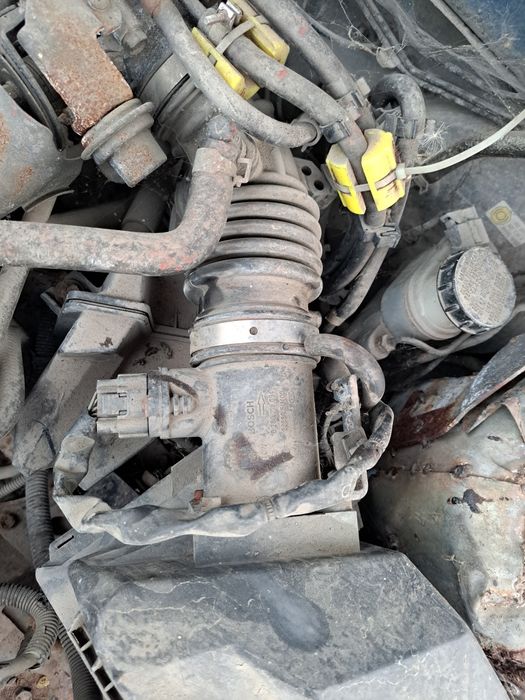 корпус повітряного фільтра 1.5 бензин альмера н16 2,2 ді прімера п12 1