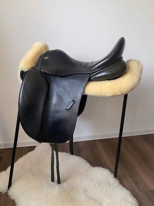 Седло для лошади / сідло / коні / кінний спорт