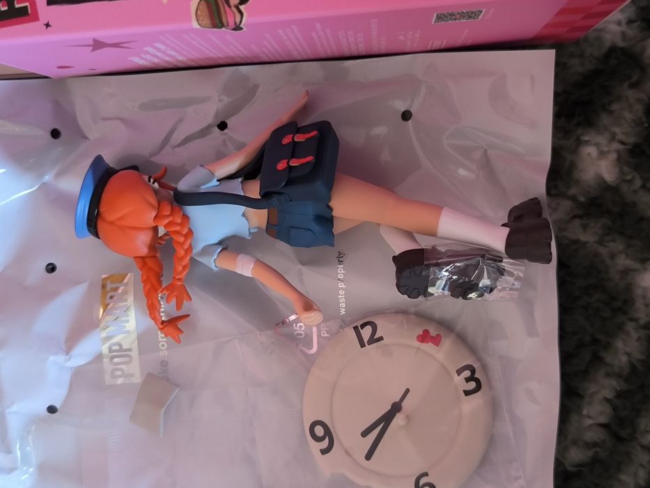Figura Peach Riot Rush Hour Gigi Mail Delivery PopMart