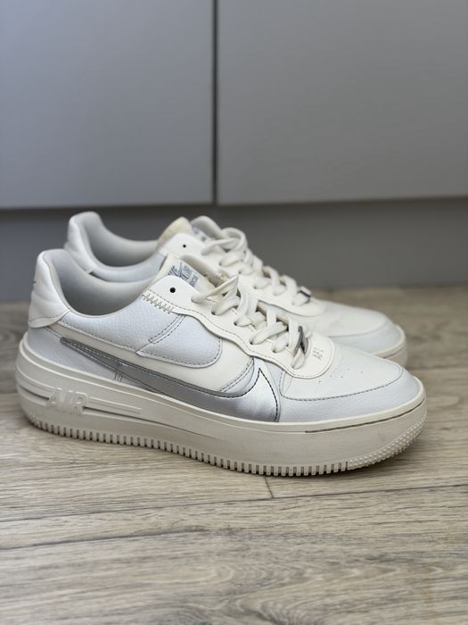Nike Force 1 US9 жіночий