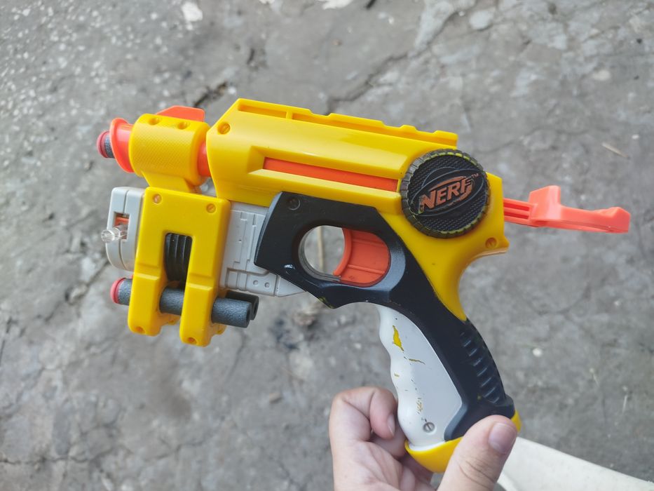 Nerf amarela bonita