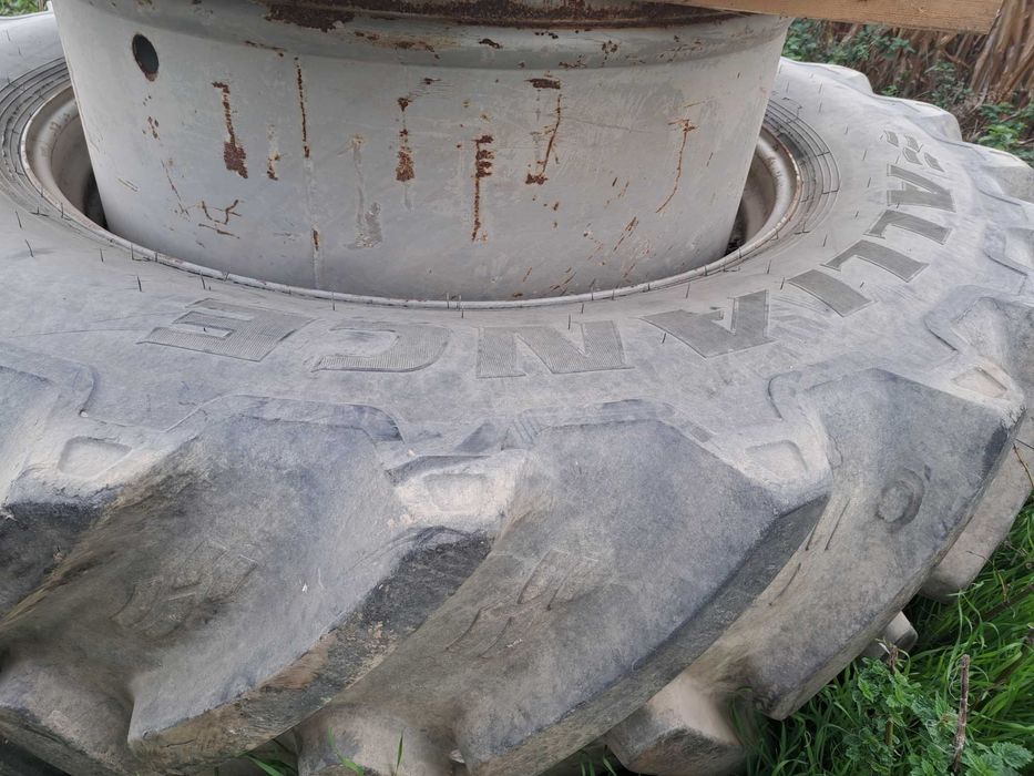 Kola blizniacze redukcja tyl 42 na 520/85R46 przod 30 na 480/70R34